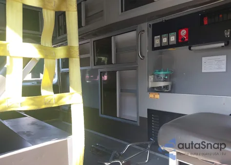 2013 Ford E-350 Super Duty Commercial z USA, uszkodzony, nr VIN 1FDSS3ES5DDB35354